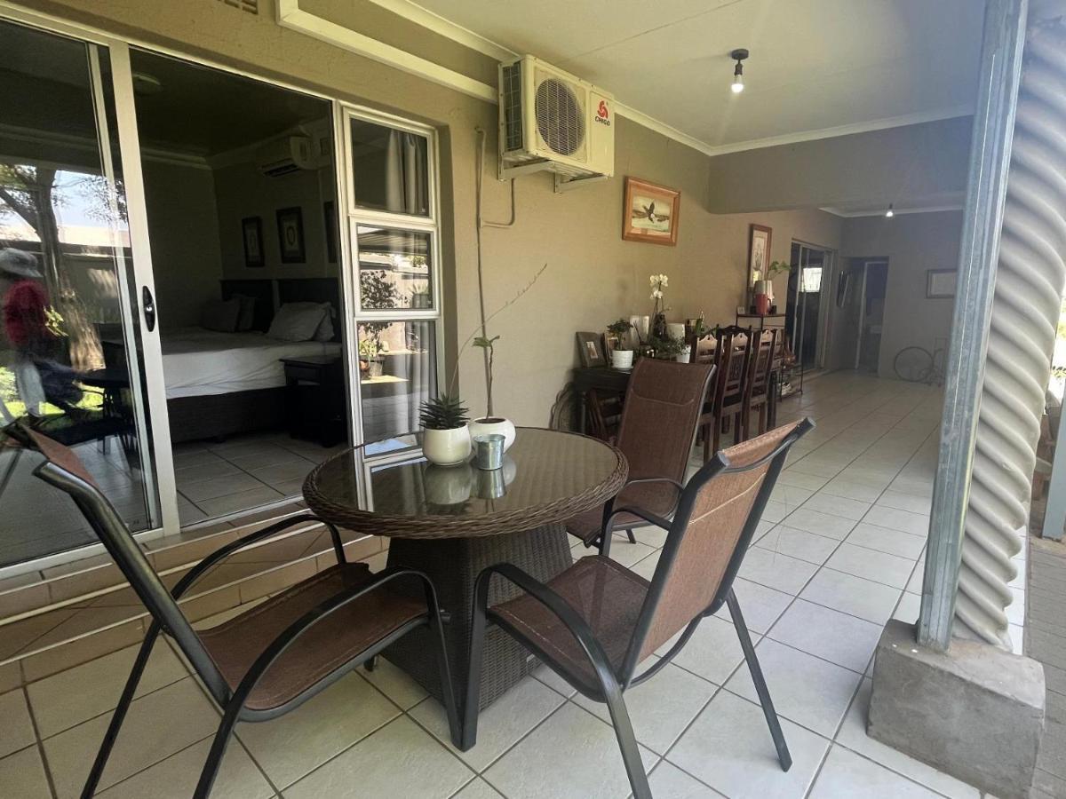 Toro Guest House Rustenburg Exterior foto