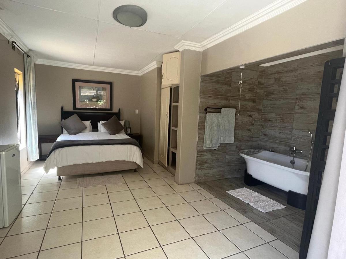 Toro Guest House Rustenburg Exterior foto