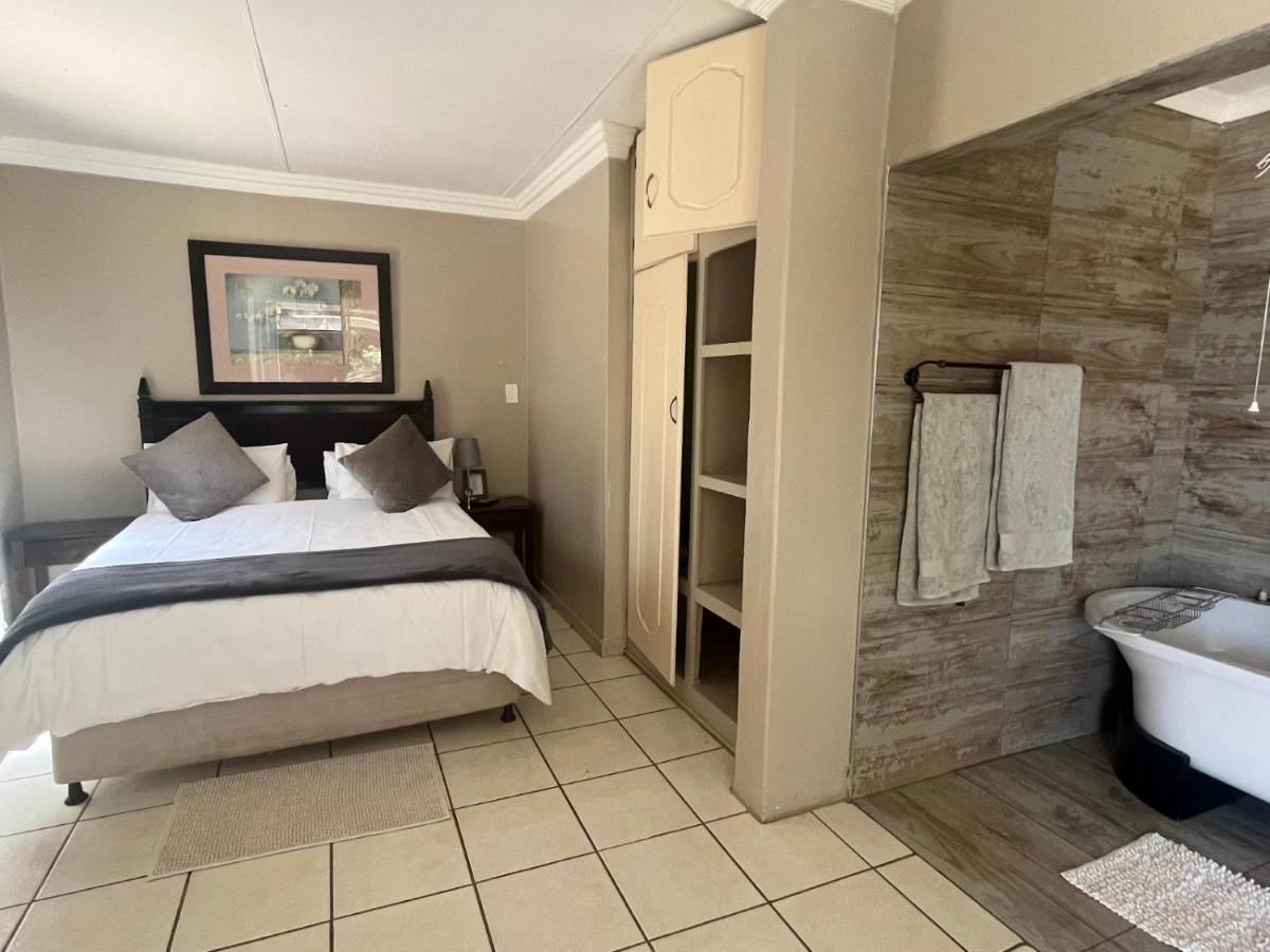 Toro Guest House Rustenburg Exterior foto